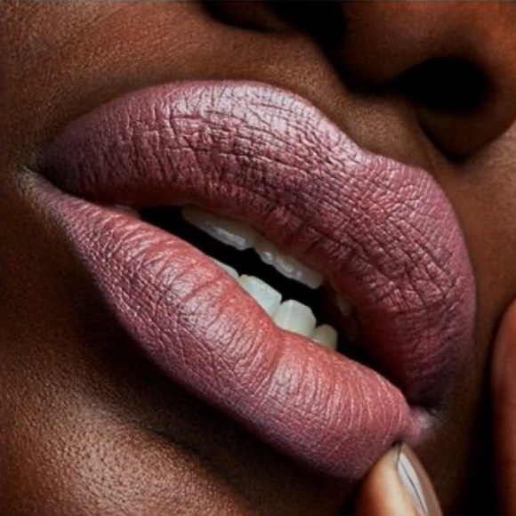 MAC Satin Lipstick Brave - Picture 13 of 14